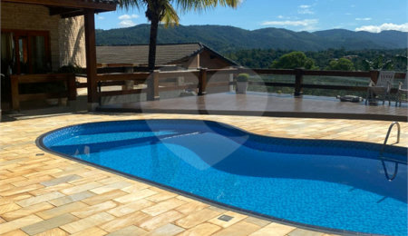 Casa à venda com 5 quartos, sendo 4 suítes,  no condomínio Lago do Imperador, Mairiporã - SP
