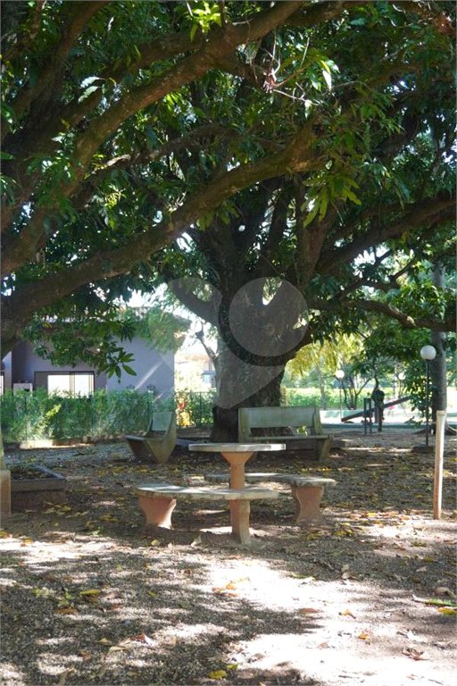Casa à venda com 4 quartos, sendo 2 suítes, no condomínio Primavera, Salto - SP