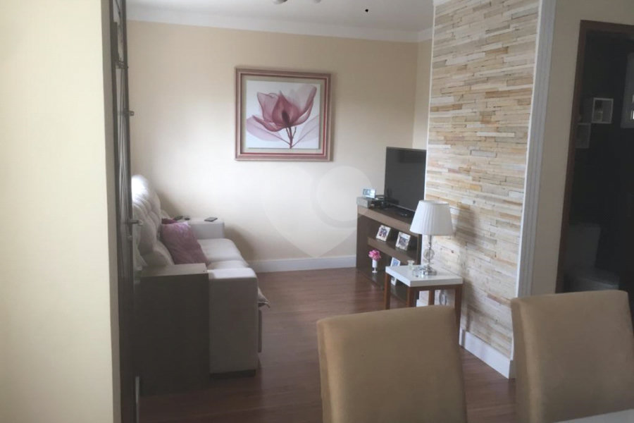 Casa à venda com 3 quartos, sendo 1 suíte, no condomínio Morada do Horto, São Paulo - SP