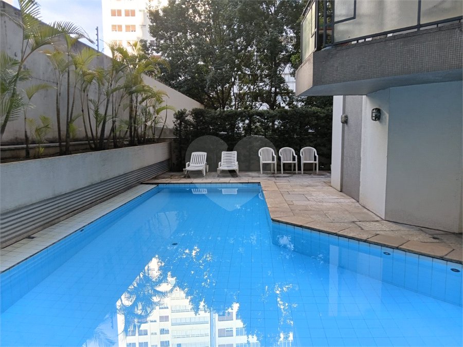 Apartamento à venda com 3 quartos, sendo 1 suíte,  em Higienópolis, São Paulo, SP