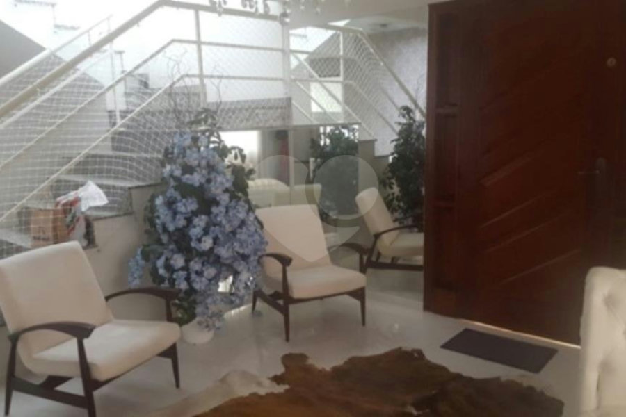 Sobrado à venda com 4 quartos, sendo 1 suíte, em Tremembé, São Paulo, SP