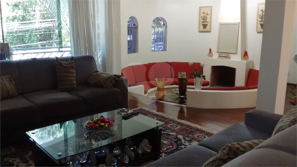 Casa à venda com 5 quartos, sendo 2 suítes, em Horto Florestal, São Paulo, SP