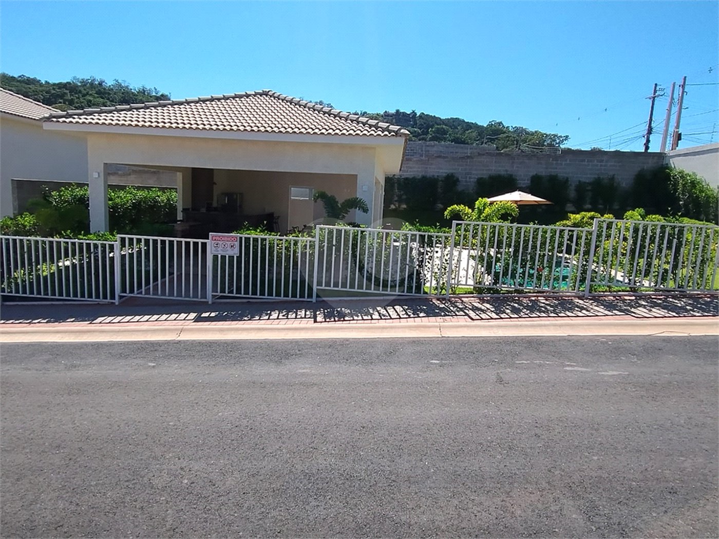 Casa para alugar com 3 quartos, sendo 1 suíte, no condomínio Vila Quinta dos Manacás, Vinhedo - SP
