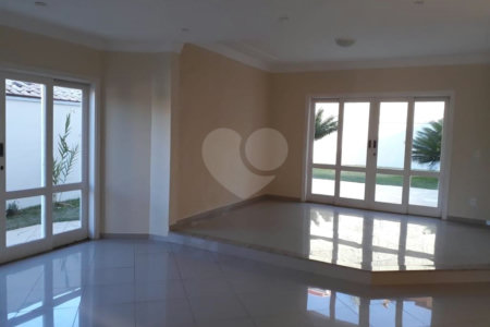 Casa à venda com 3 quartos, sendo 1 suíte, em Condomínio Residencial Terras do Caribe, Valinhos, SP