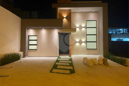 Casa à venda com 3 quartos, sendo 1 suíte, no condomínio Horto Florestal Villagio, Sorocaba - SP