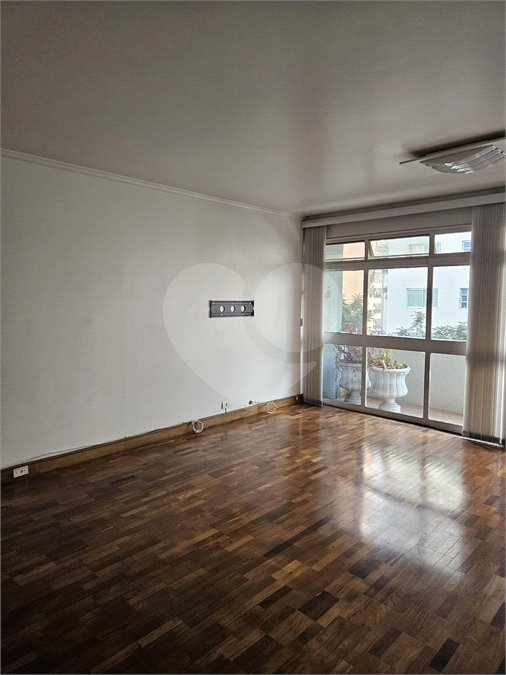 Apartamento à venda com 3 quartos, sendo 1 suíte,  em Itaim Bibi, São Paulo, SP