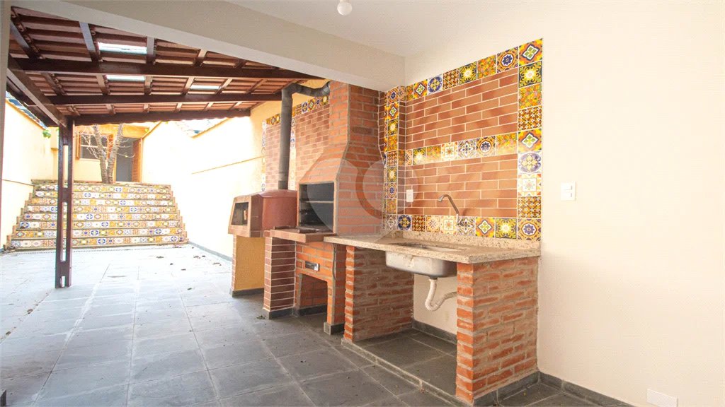 Sobrado à venda com 4 quartos, sendo 1 suíte,  em Jardim Peri Peri, São Paulo, SP