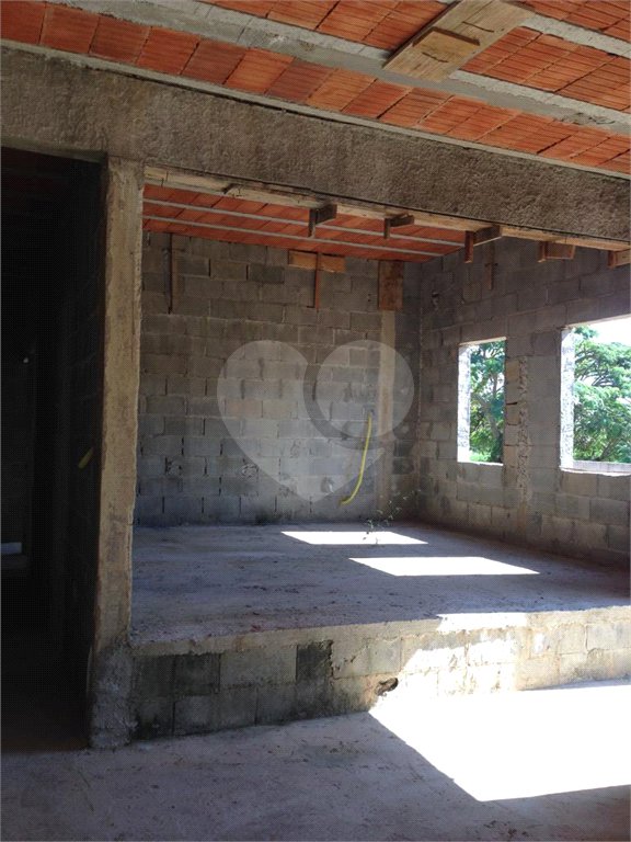 Casa à venda com 4 quartos, sendo 2 suítes,  no condomínio Acmti - Colinas do Mosteiro, Terras de Itaici e Recanto dos Pássaros, Indaiatuba - SP