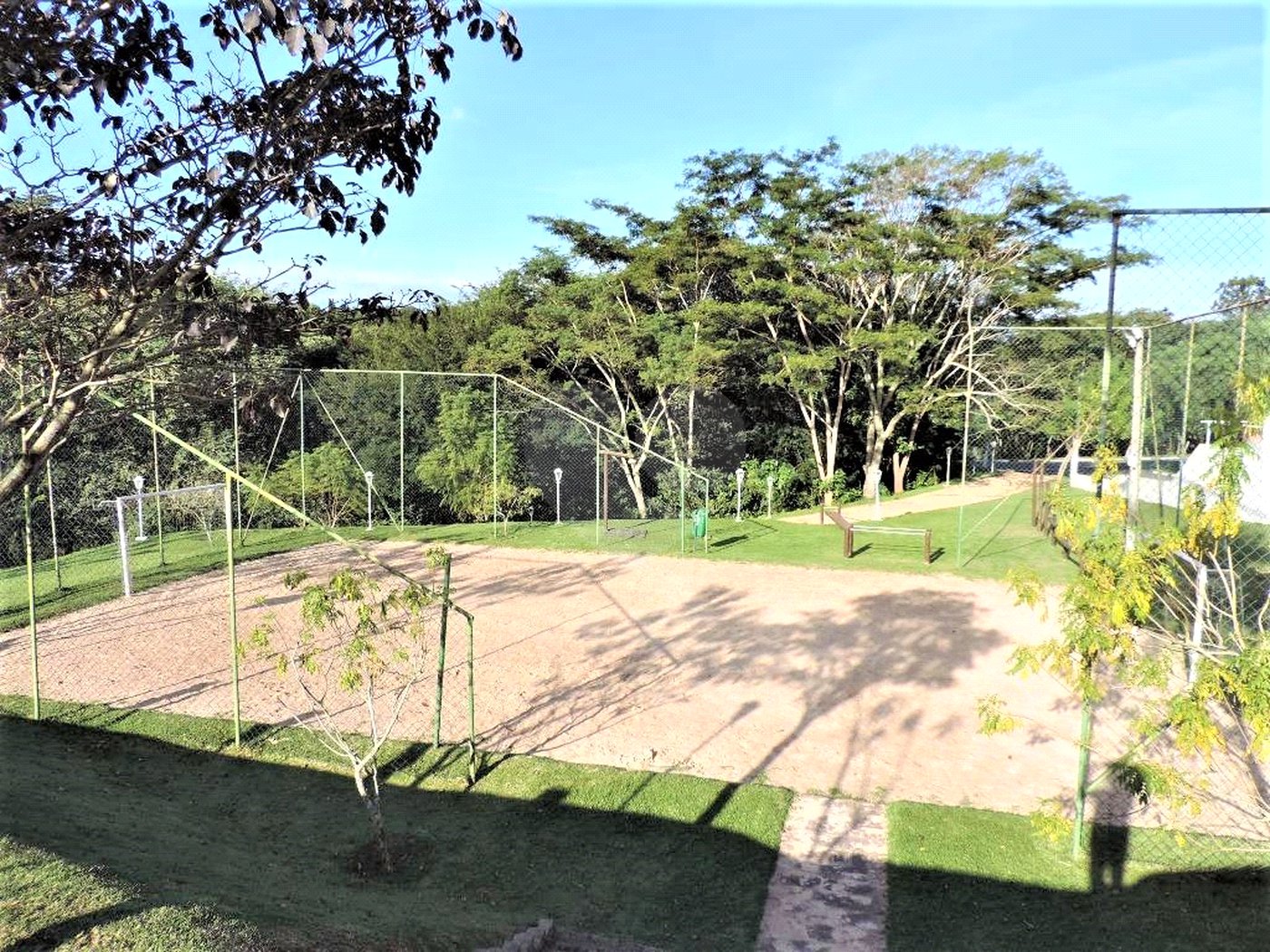 Terreno à venda com 1 suíte no condomínio Terras de São Francisco, Vinhedo - SP
