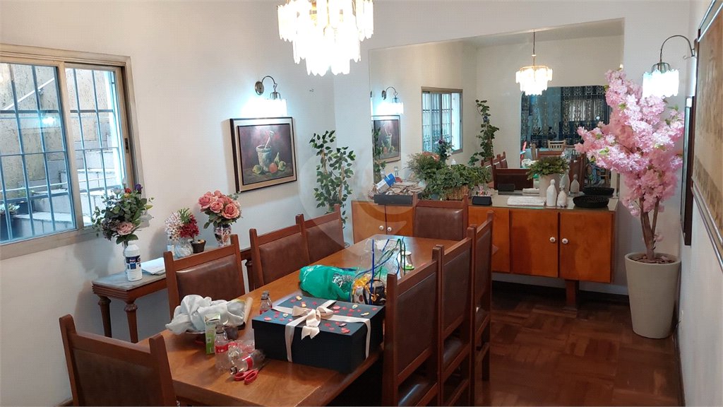 Casa à venda com 7 quartos, sendo 2 suítes, em Jardim Londrina, São Paulo, SP