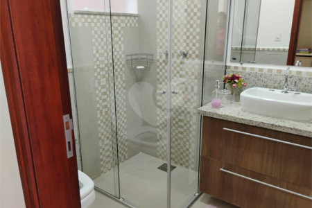 Sobrado à venda com 4 quartos, sendo 3 suítes,  em Jardim Marabá, Itapetininga, SP