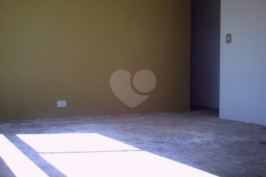 Sobrado à venda com 3 quartos, sendo 1 suíte, em Vila Irmãos Arnoni, São Paulo, SP