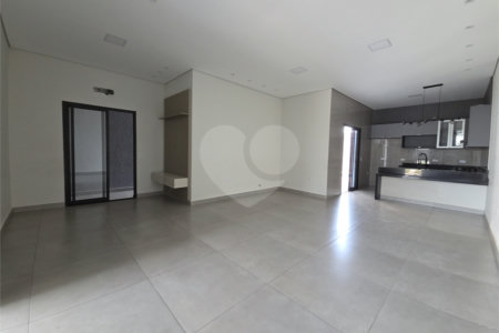 Casa à venda com 3 quartos, sendo 1 suíte, no condomínio Helena Maria, Sorocaba - SP