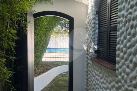 Casa à venda com 5 quartos, sendo 4 suítes, em Parque Maria Helena, São Paulo, SP