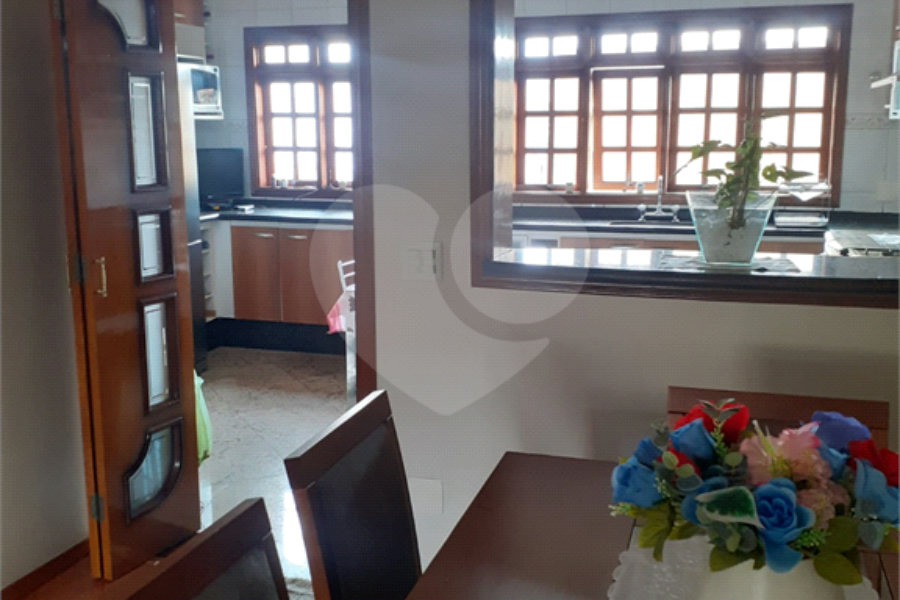 Sobrado à venda com 3 quartos, sendo 1 suíte, em Vila Nova Cachoeirinha, São Paulo, SP