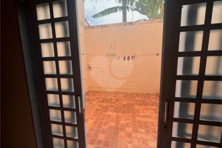Casa à venda com 3 quartos, sendo 1 suíte, em Parque Santa Marta, São Carlos, SP