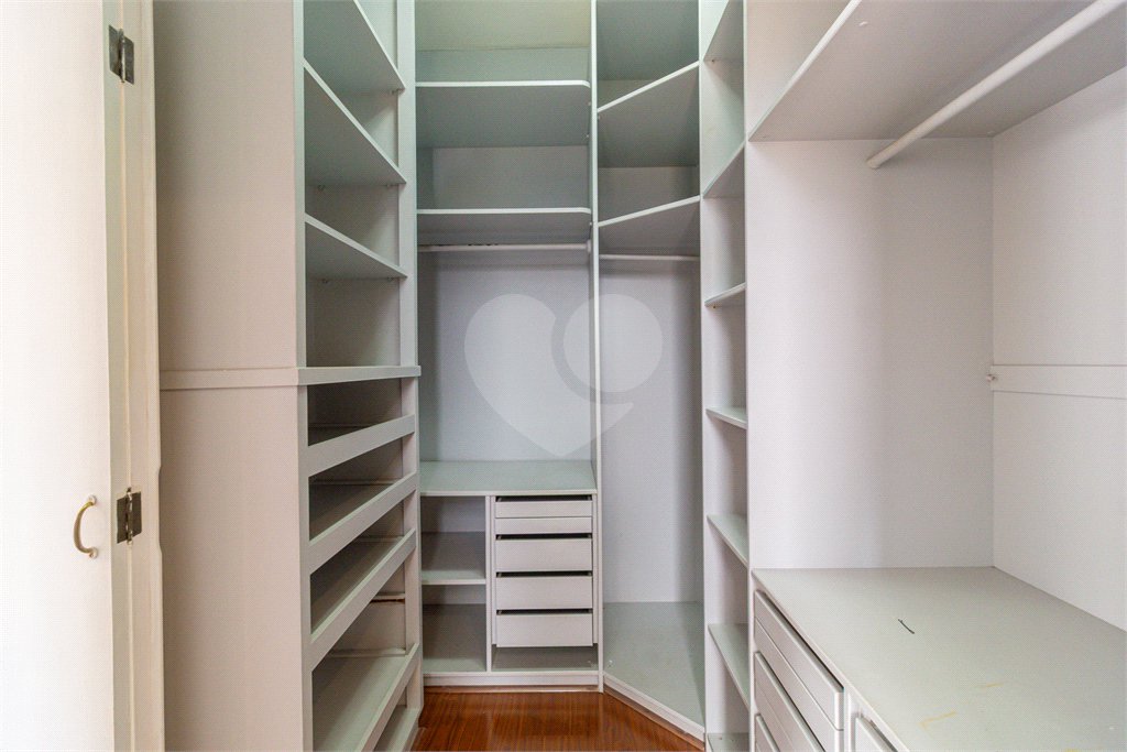 Apartamento à venda com 4 quartos, sendo 3 suítes,  em Chácara Santo Antônio, São Paulo, SP
