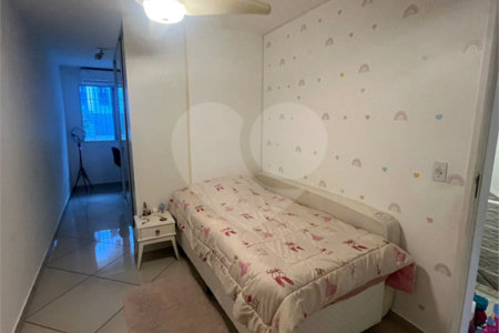 Casa à venda com 3 quartos, sendo 1 suíte, no condomínio Residencial Villagio Vitória, Guarulhos - SP