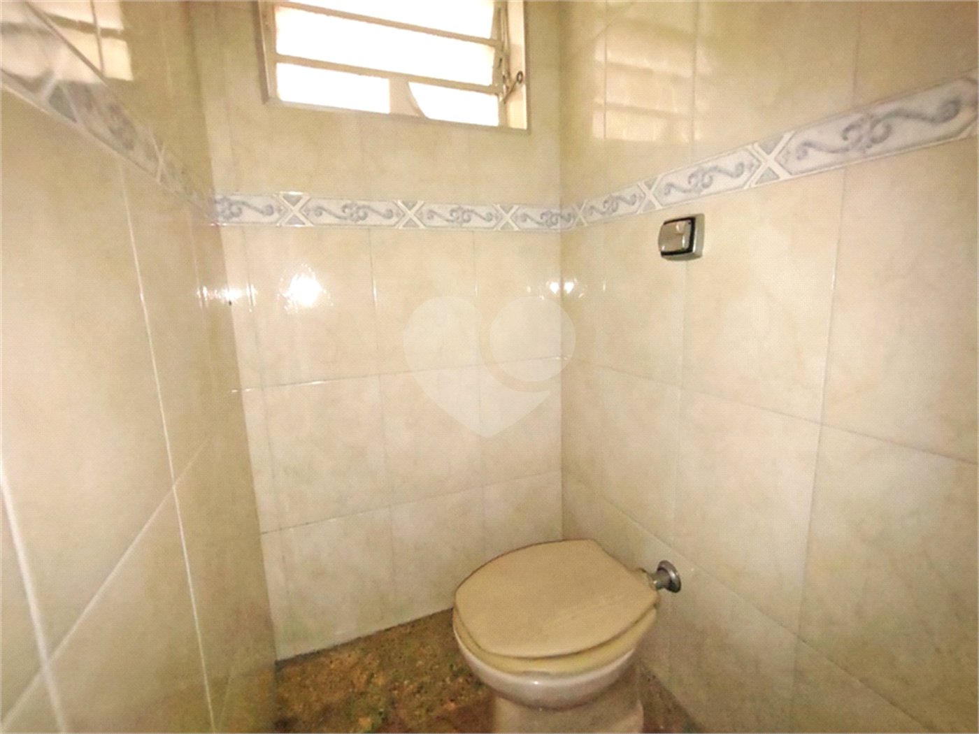 Sobrado à venda com 2 quartos em Vila Nivi, São Paulo, SP