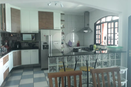Casa à venda com 4 quartos, sendo 2 suítes, em Jardim Rosina, São Paulo, SP