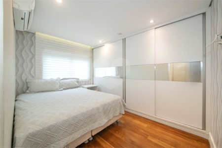 Apartamento à venda com 3 quartos, sendo 2 suítes, em Vila Mariana, São Paulo, SP