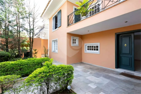 Casa à venda com 4 suítes em Jardim Leonor, São Paulo, SP