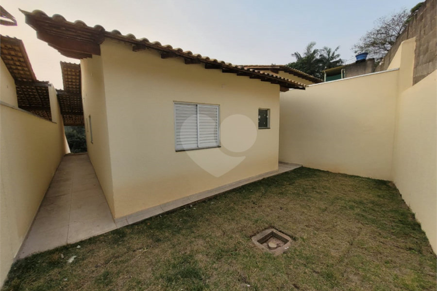 Casa à venda com 3 quartos, sendo 1 suíte,  no condomínio Vale dos Gansos, Mairiporã - SP