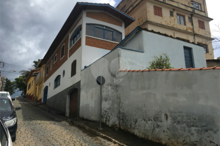 Casa à venda com 4 quartos, sendo 1 suíte, no Centro, Piracaia, SP