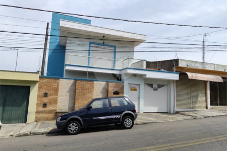 Sobrado à venda com 3 quartos, sendo 2 suítes, em Vila Romão, Salto, SP