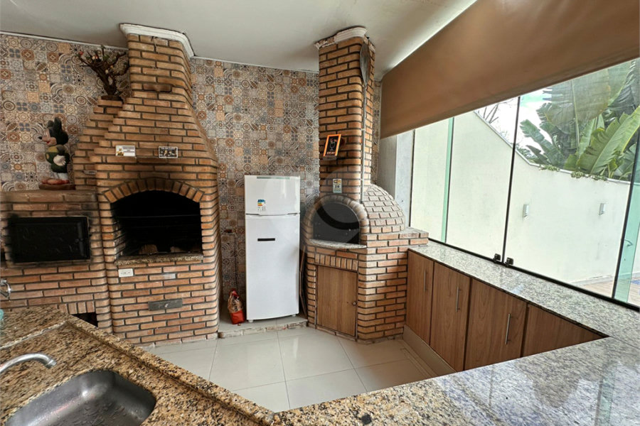 Casa à venda com 5 quartos, sendo 3 suítes, no condomínio Jd Itatinga, São Paulo - SP