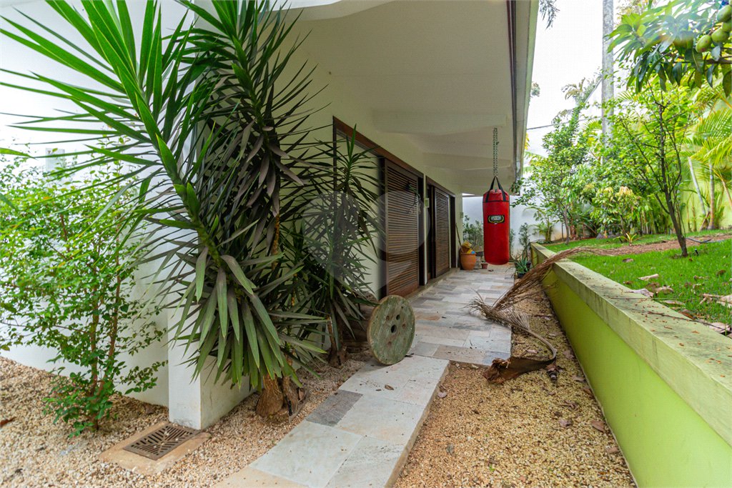 Sobrado à venda com 5 suítes em Jardim Cordeiro, São Paulo, SP