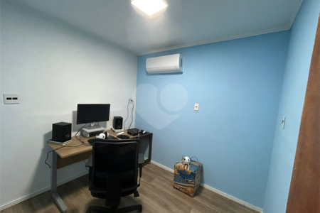 Sobrado à venda com 6 quartos, sendo 1 suíte,  em Vila do Encontro, São Paulo, SP