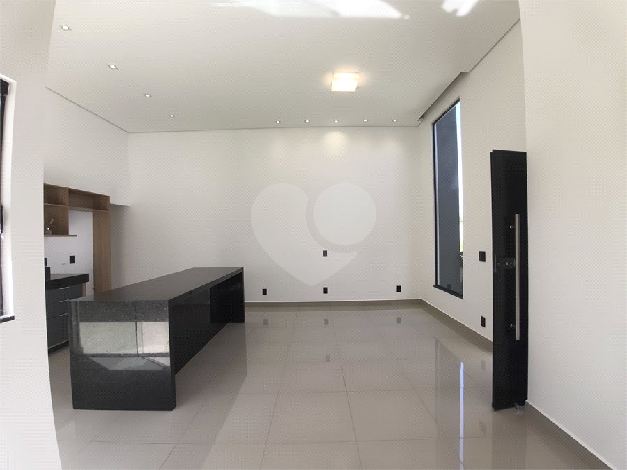 Casa à venda ou para alugar com 3 quartos, sendo 1 suíte, no condomínio Condomíno Helena Maria, Sorocaba - SP