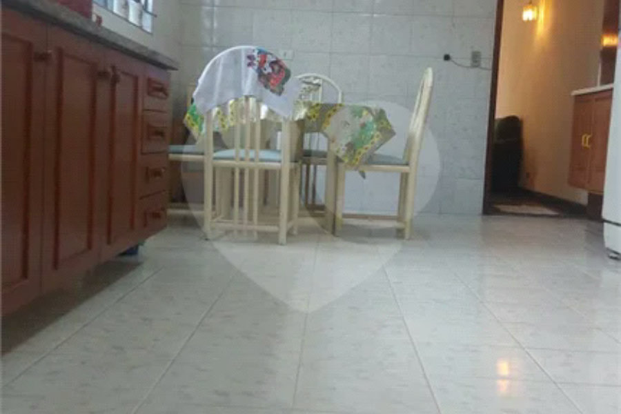 Sobrado à venda com 3 quartos, sendo 1 suíte, em Parque Vitória, São Paulo, SP