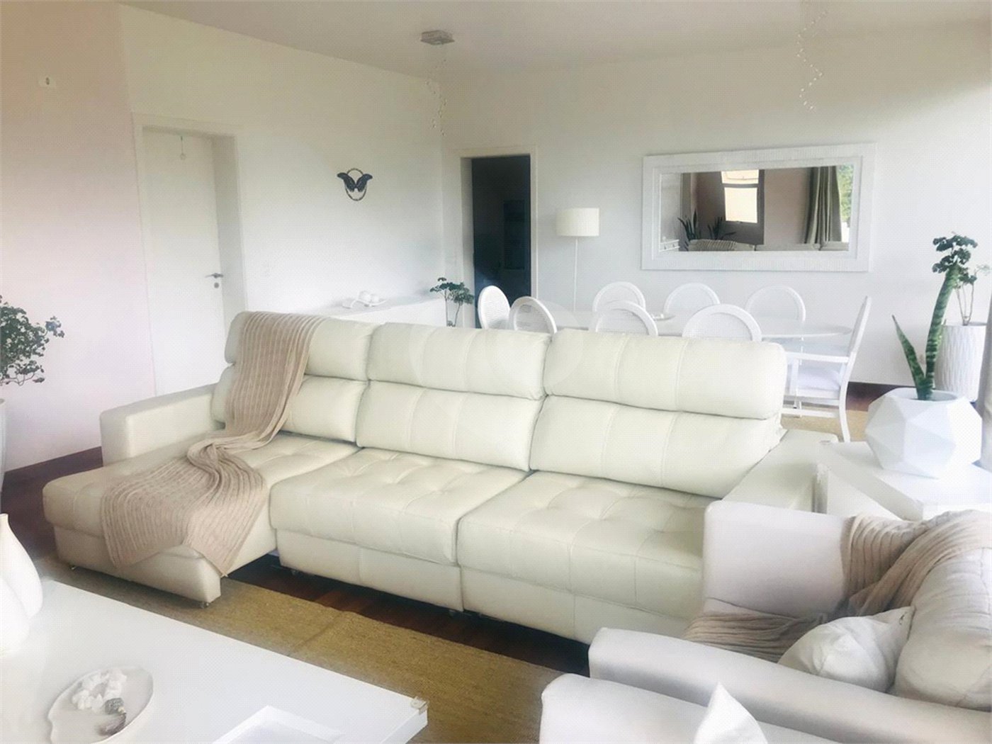 Casa à venda com 3 quartos, sendo 1 suíte, no condomínio Residencial Patrimônio do Carmo, São Roque - SP