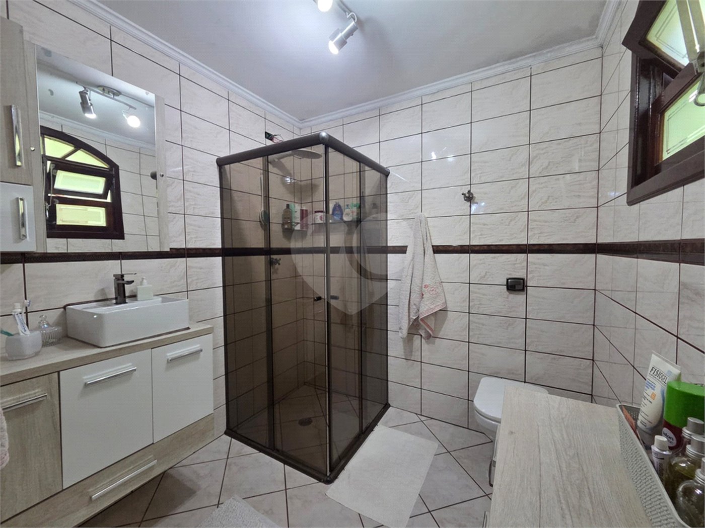 Casa à venda com 4 quartos, sendo 1 suíte, em Vila Paulo Silas, São Paulo, SP
