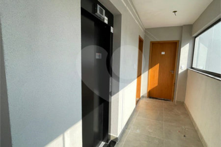 Casa à venda com 2 quartos, sendo 1 suíte, no condomínio Residencial Calegari, São Paulo - SP