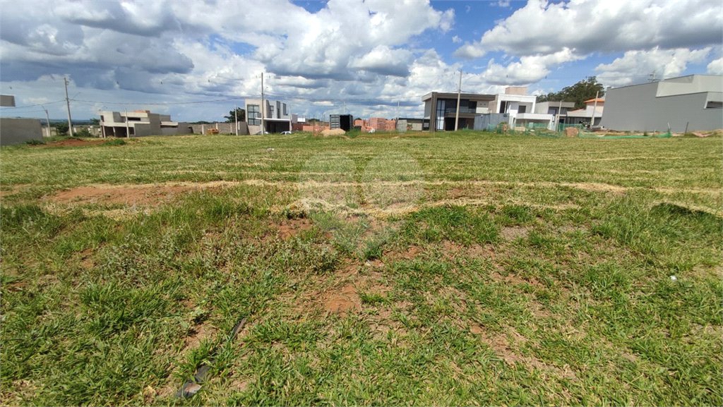 Lote à Venda em São Carlos, no Condomínio Villeneuve I