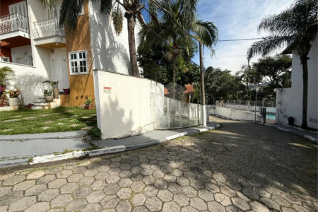Casa à venda com 2 suítes no condomínio Village Palmas, São Paulo - SP