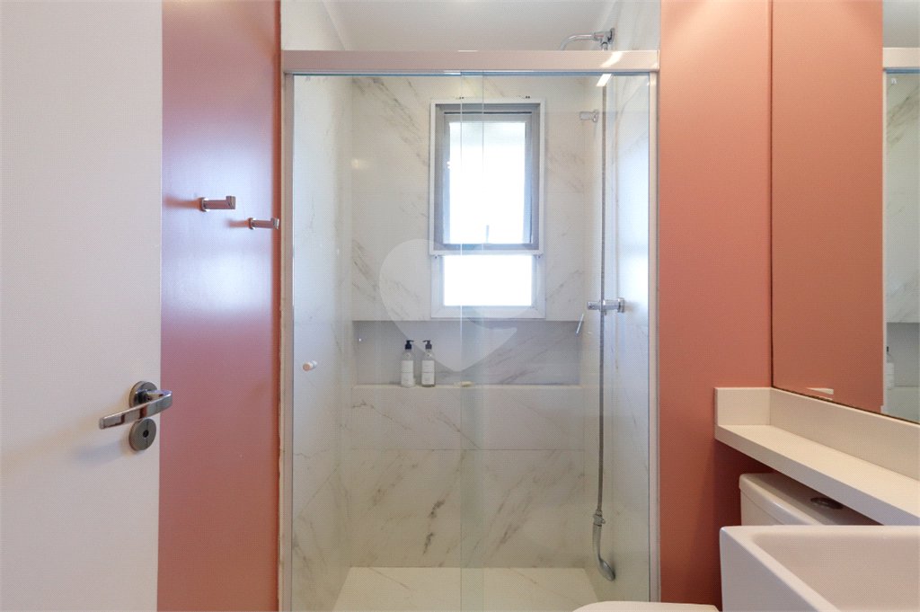 Apartamento à venda com 3 quartos, sendo 1 suíte,  em Vila Anastácio, São Paulo, SP