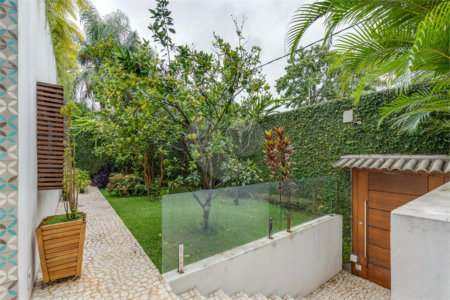 Sobrado à venda com 3 suítes em Jardim Cordeiro, São Paulo, SP