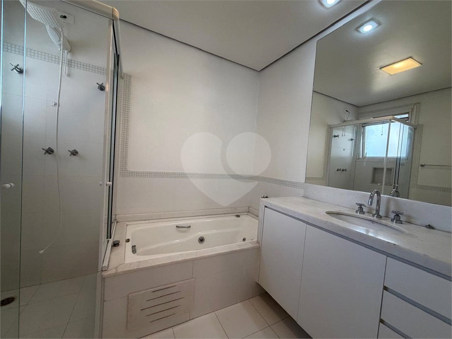 Casa à venda ou para alugar com 4 quartos, sendo 3 suítes, em Alto da Boa Vista, São Paulo, SP