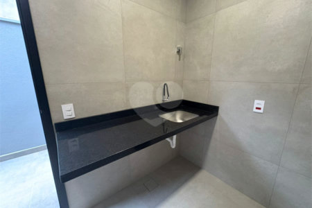 Casa á venda no condomínio Damha IV