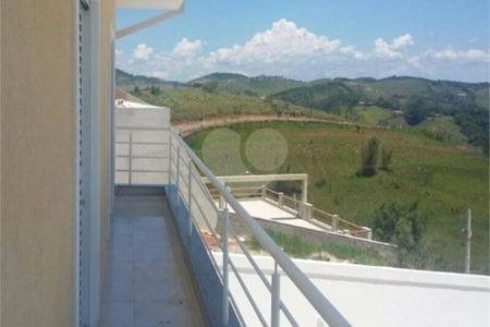 Casa à venda com 4 quartos, sendo 2 suítes,  no condomínio Jardim Imperador, Igaratá - SP