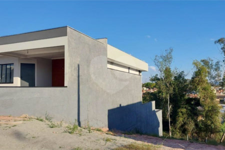 Casa à venda com 3 quartos, sendo 2 suítes, no condomínio Reserva dos Jatobás, Louveira - SP