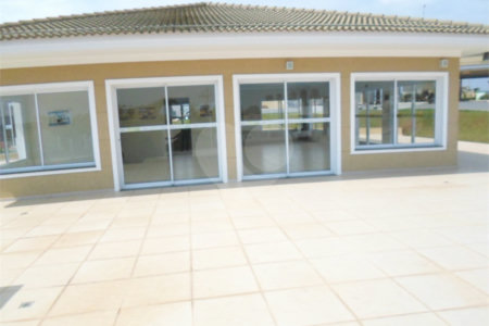 Casa à venda com 4 quartos, sendo 1 suíte, no condomínio Villagio Milano, Sorocaba - SP