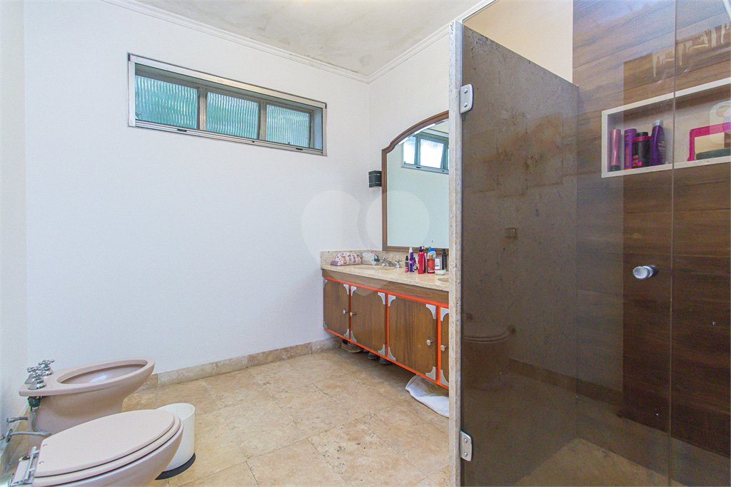 Sobrado à venda com 5 quartos, sendo 2 suítes,  em Granja Julieta, São Paulo, SP