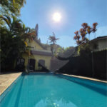 Casa com Piscina, Sauna e Edícula em Rua Arborizada no Tremembé