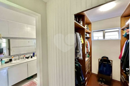 Sobrado à venda com 4 quartos, sendo 2 suítes, em Jardim Jussara, São Paulo, SP