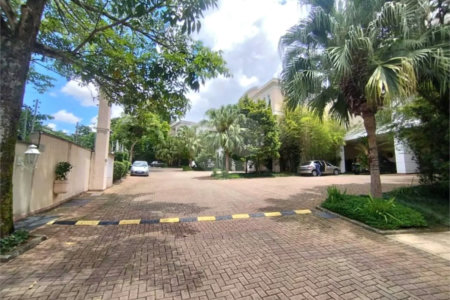 Casa à venda ou para alugar com 4 suítes no condomínio Solares Vila Europa, São Paulo - SP